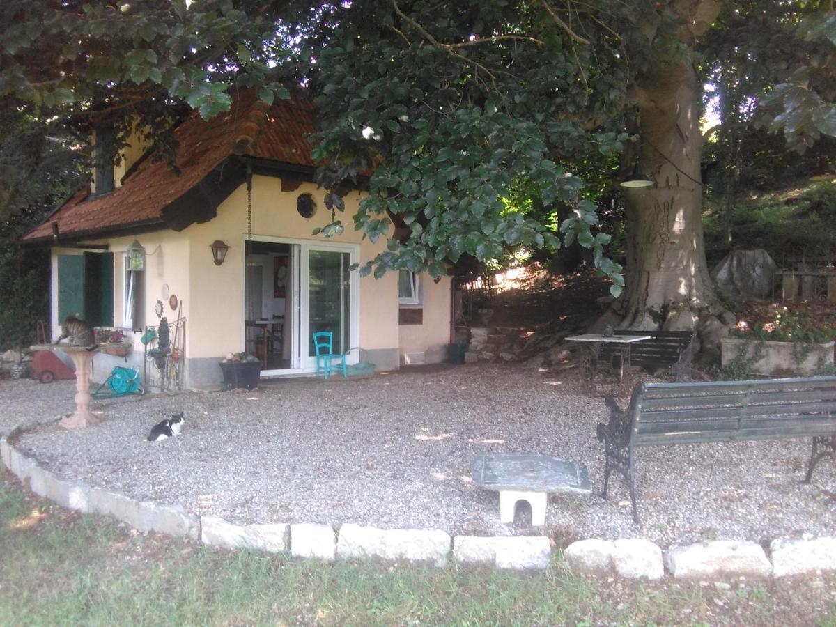 Cottage Sotto Il Faggio Centenario Ameno Luaran gambar